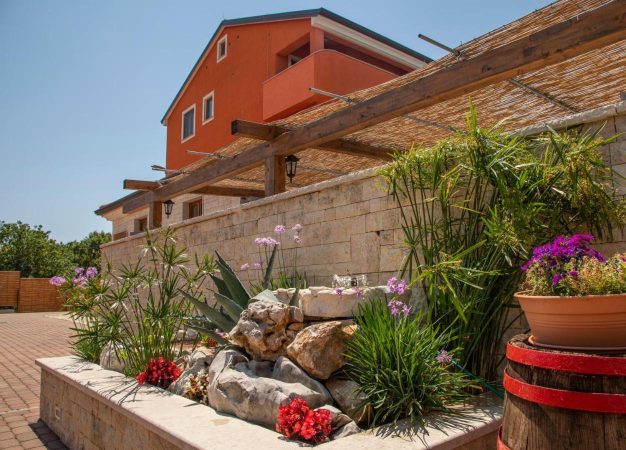 Hotel Natura Vilanija Exterior foto